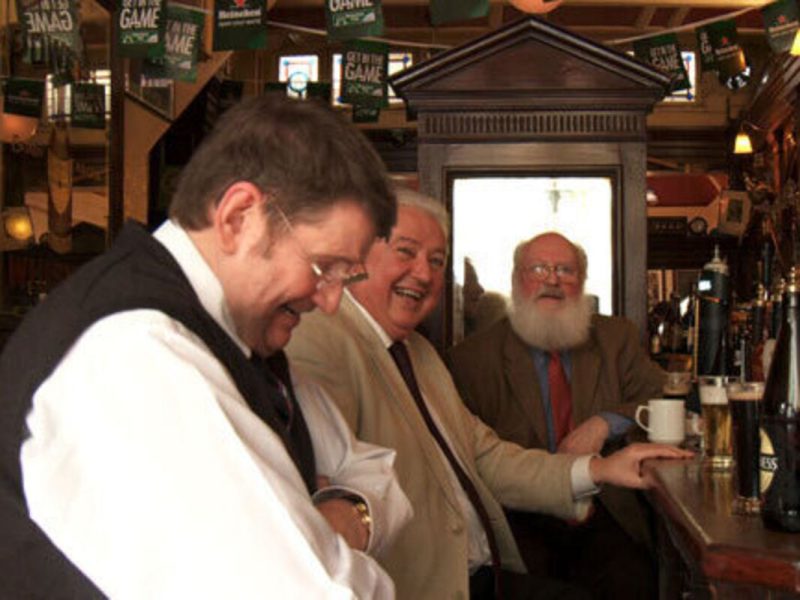 Pub Tales and Pints: Stories from Classic Irish Establishments